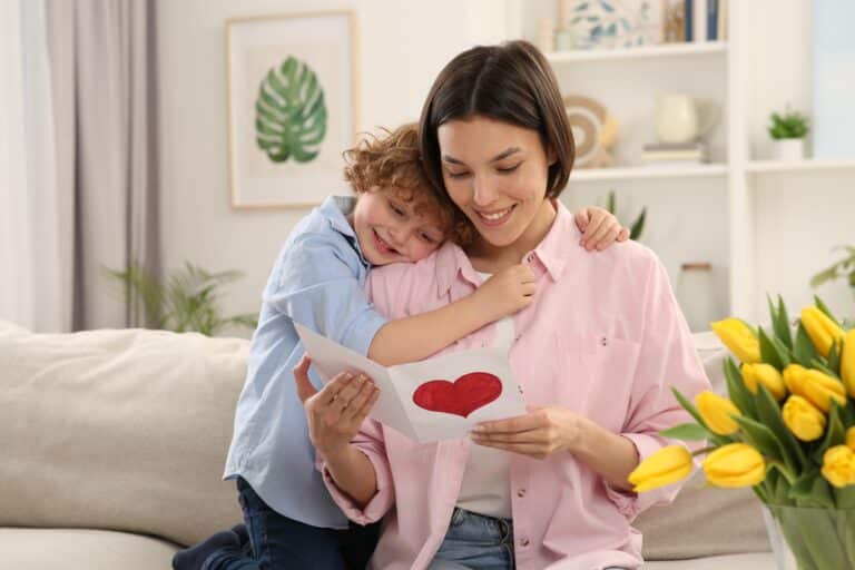 Mother's Day Freebies & Restaurant Deals