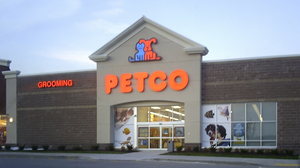 Free Petco photo with Moms