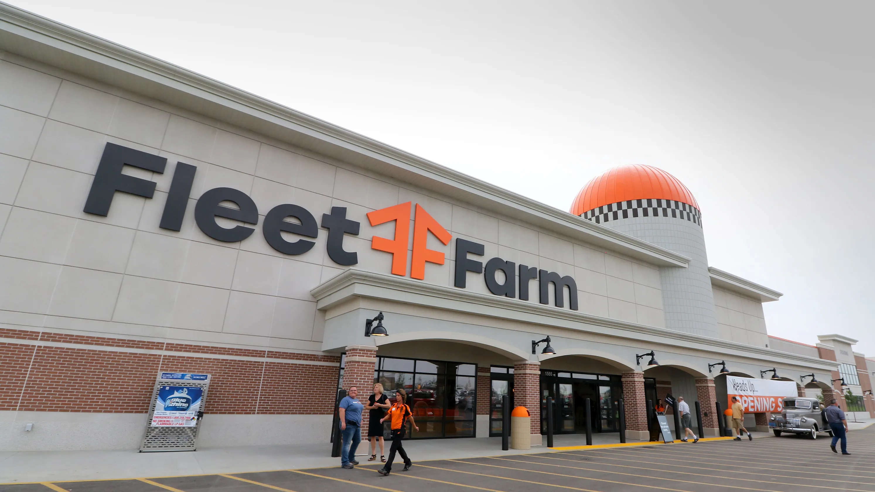 Free Fleet Farm Dog Day Event
